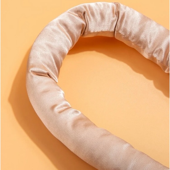 3/$25 Heatless Hair curling set - Picture 5 of 7